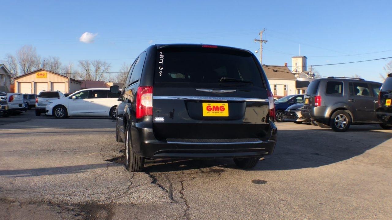 Chrysler Town & Country 4dr Wgn Touring 2013