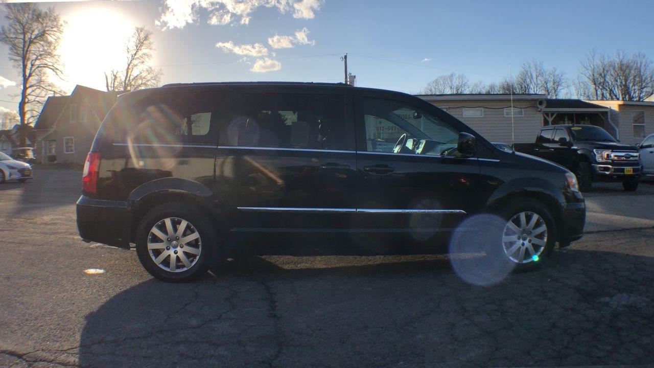 Chrysler Town & Country 4dr Wgn Touring 2013
