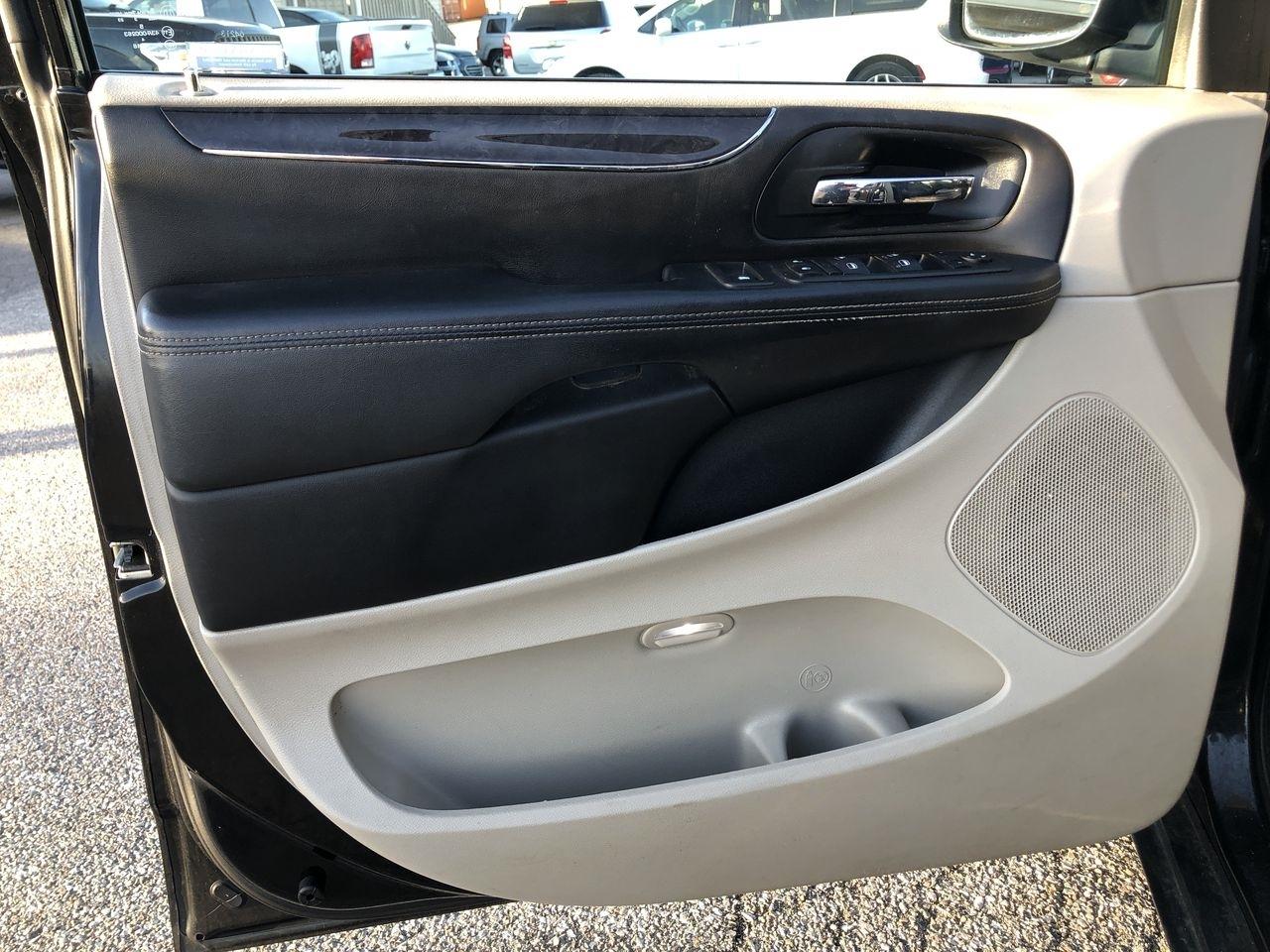 Chrysler Town & Country 4dr Wgn Touring 2013