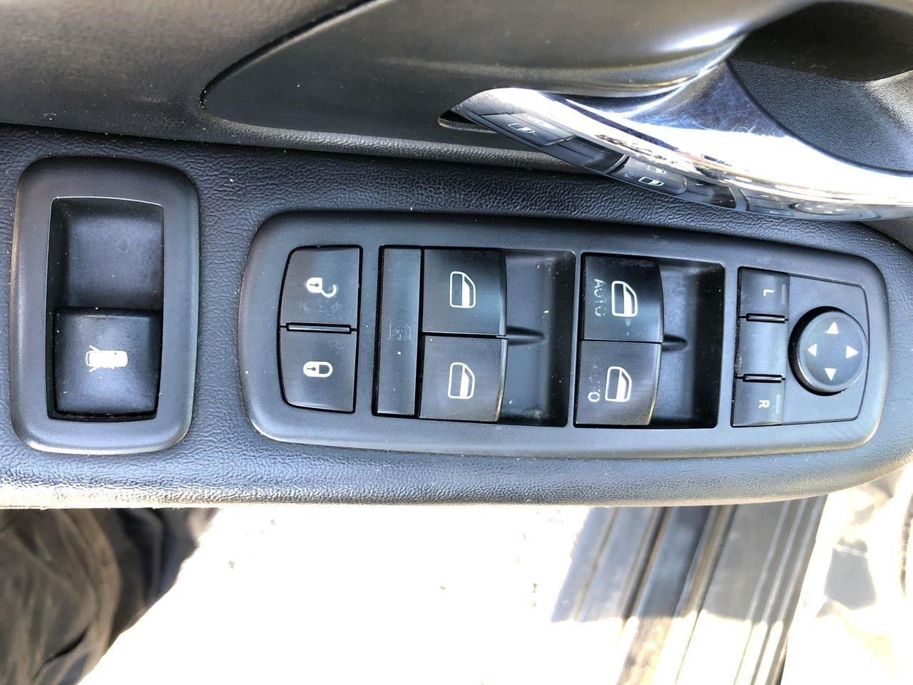 Chrysler Town & Country 4dr Wgn Touring 2013