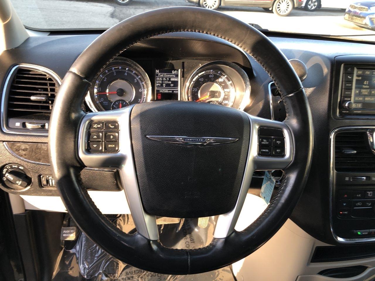 Chrysler Town & Country 4dr Wgn Touring 2013