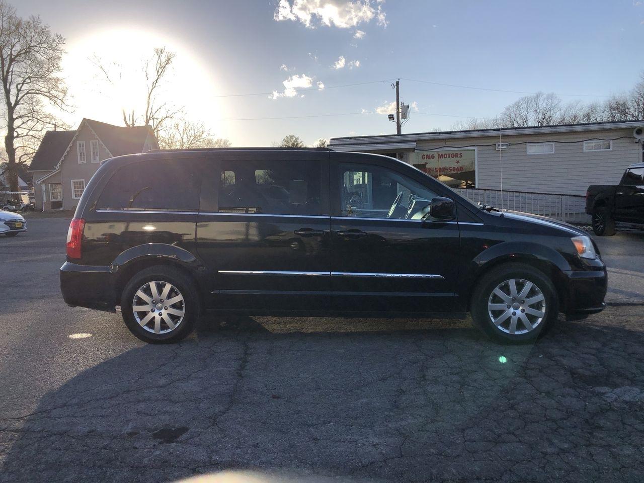 Chrysler Town & Country 4dr Wgn Touring 2013