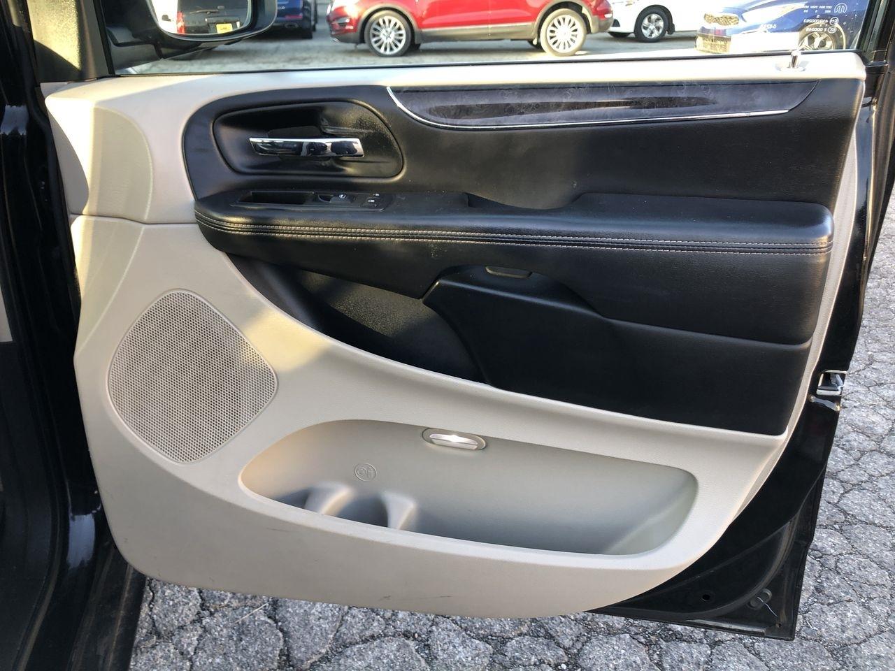 Chrysler Town & Country 4dr Wgn Touring 2013