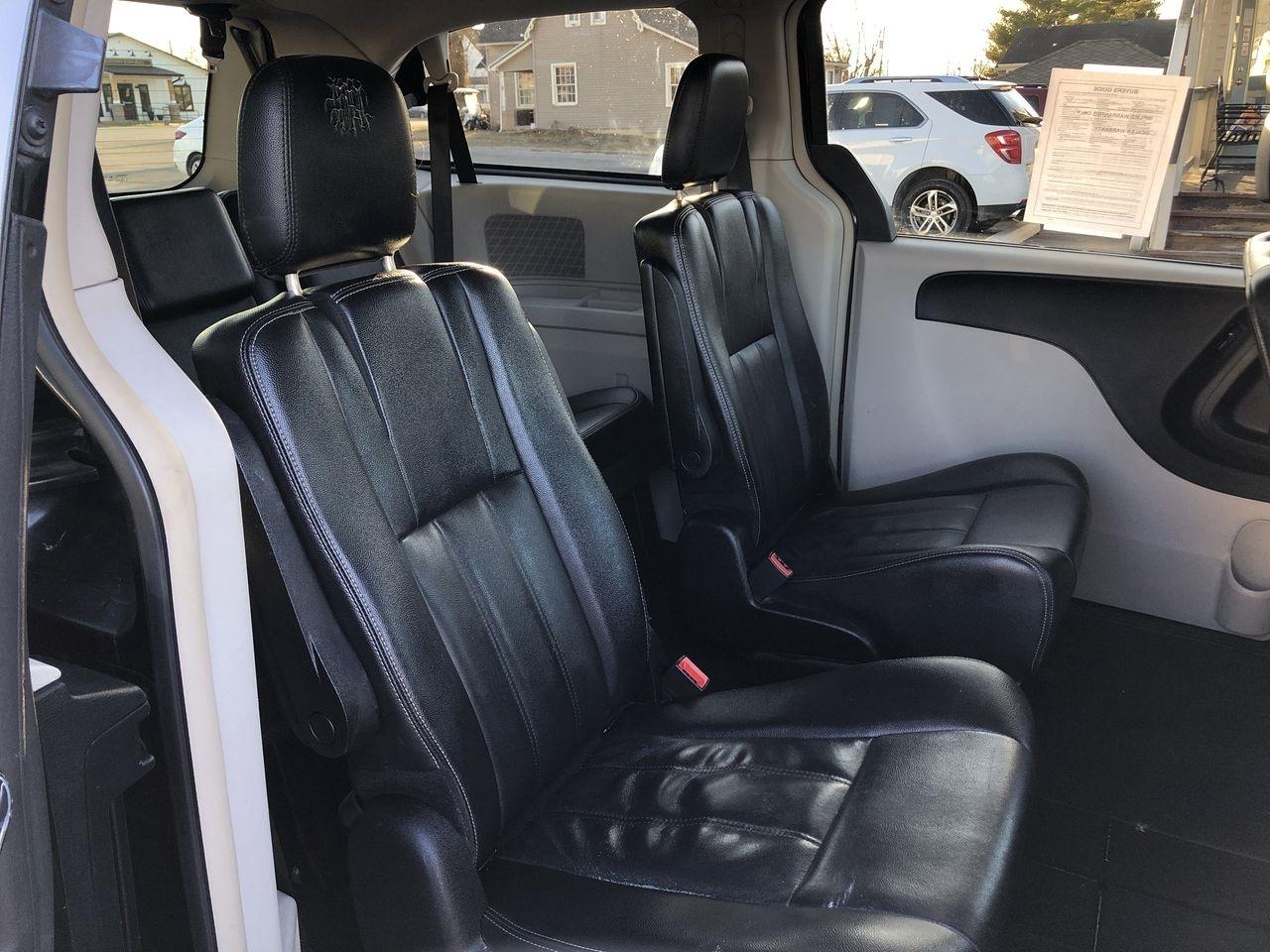 Chrysler Town & Country 4dr Wgn Touring 2013
