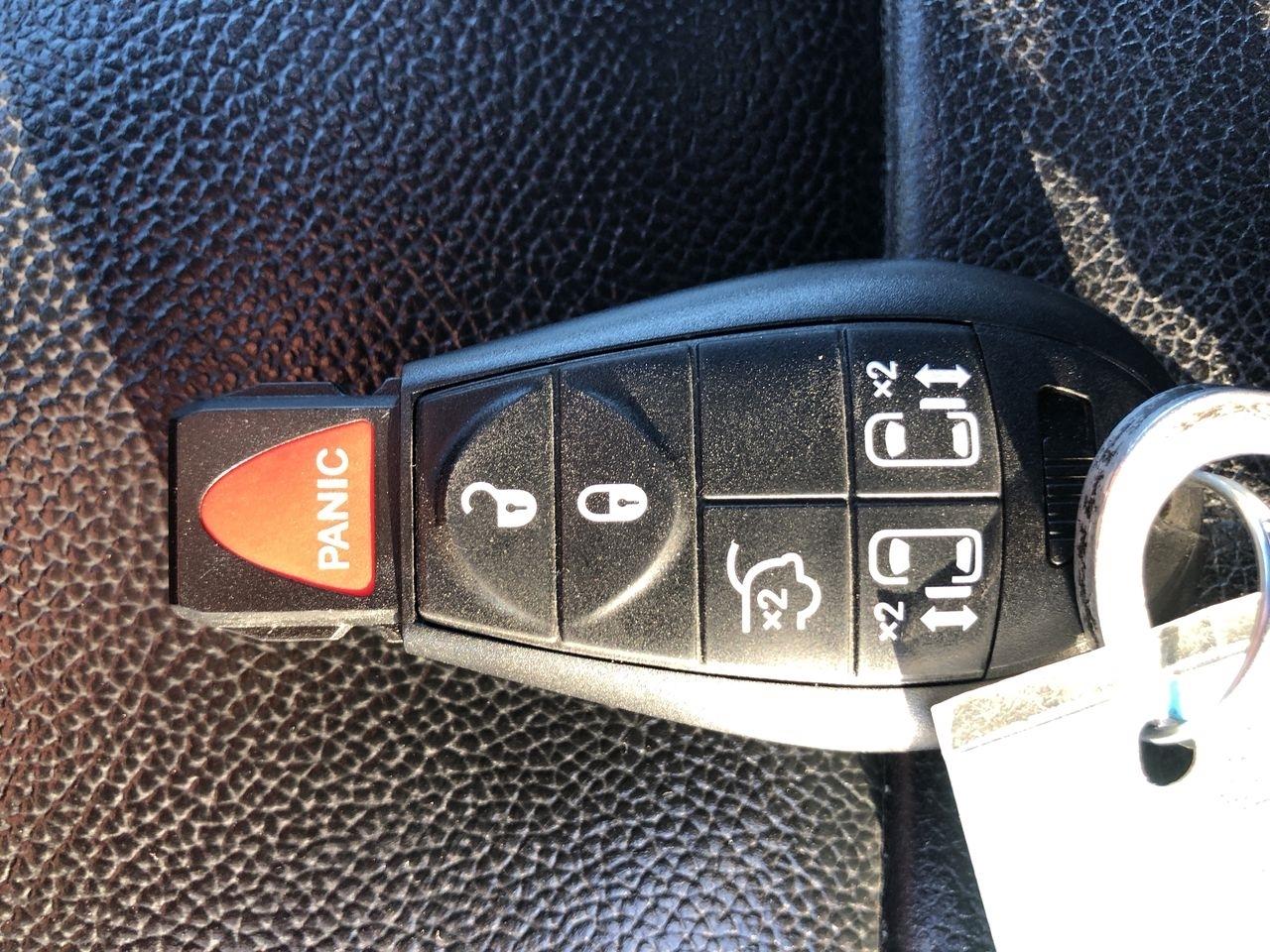 Chrysler Town & Country 4dr Wgn Touring 2013