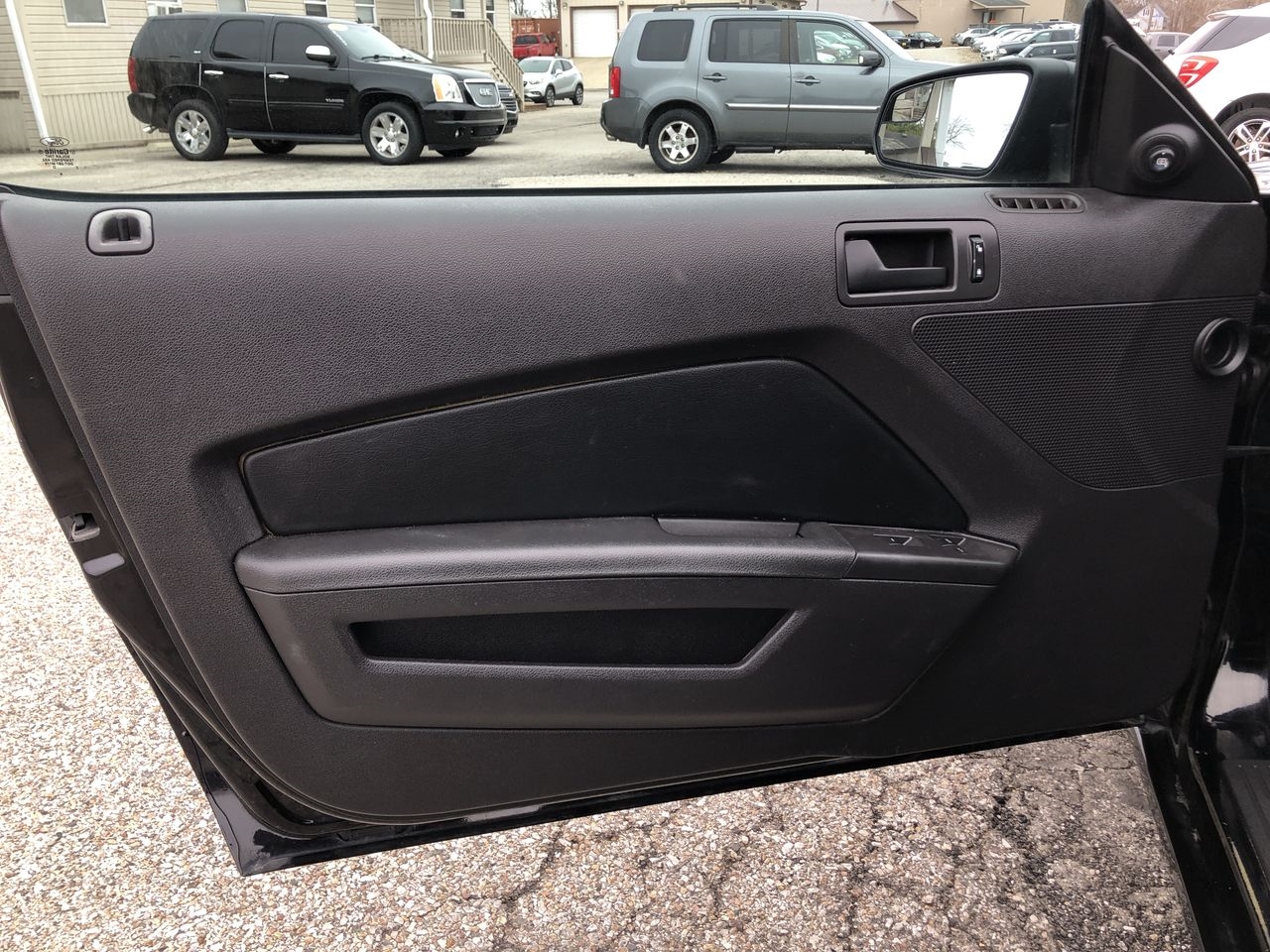 Ford Mustang 2dr Conv V6 2013