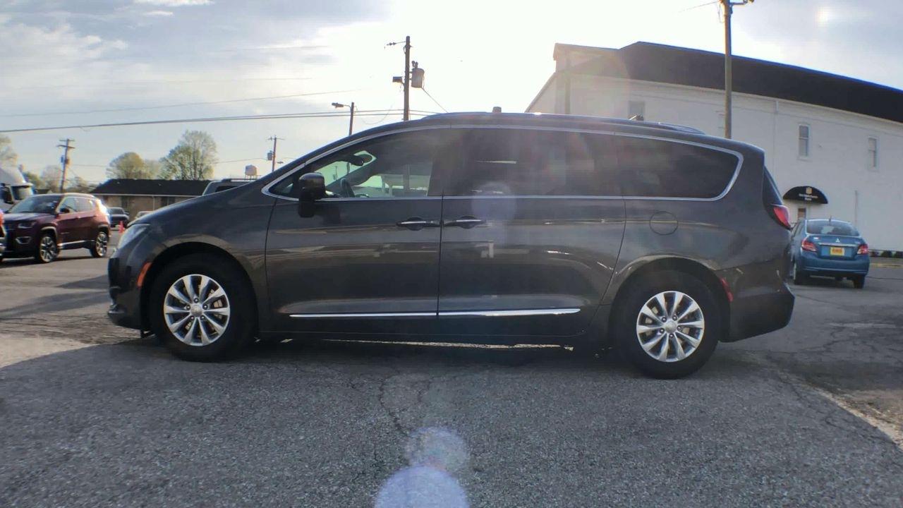 Chrysler Pacifica Touring L FWD 2018