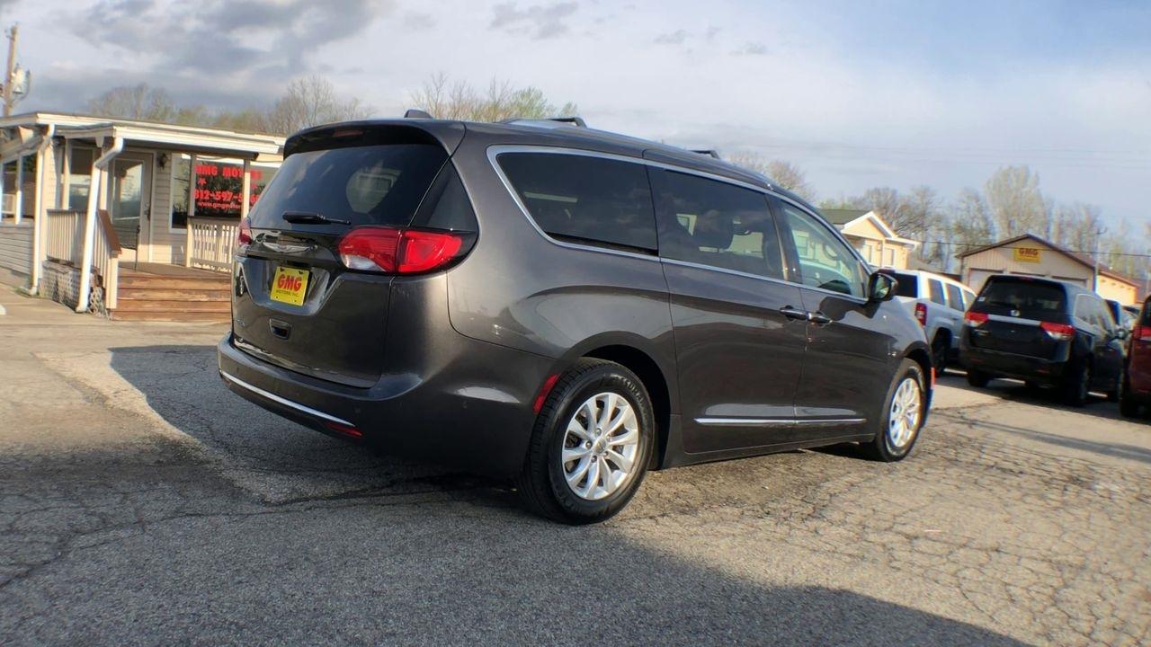 Chrysler Pacifica Touring L FWD 2018