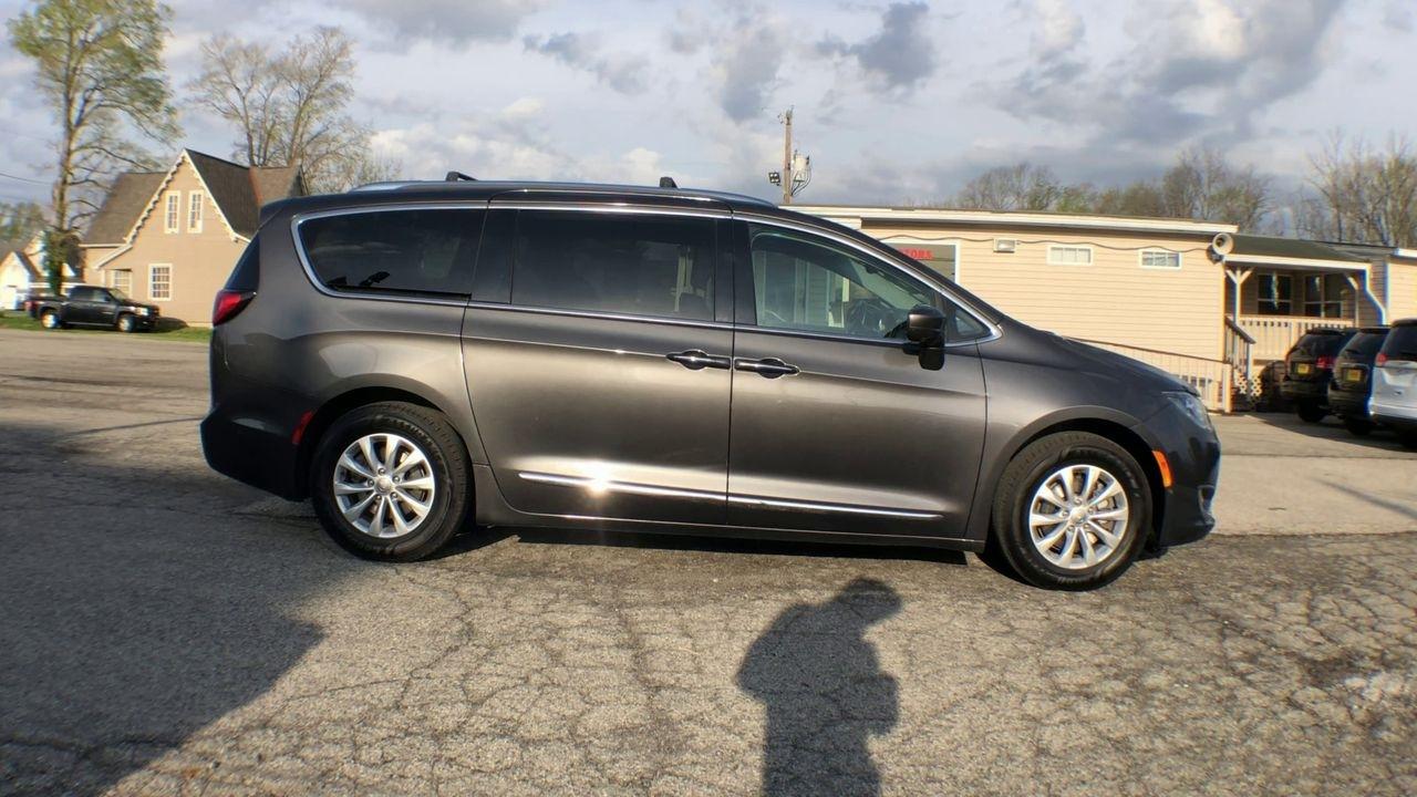 Chrysler Pacifica Touring L FWD 2018