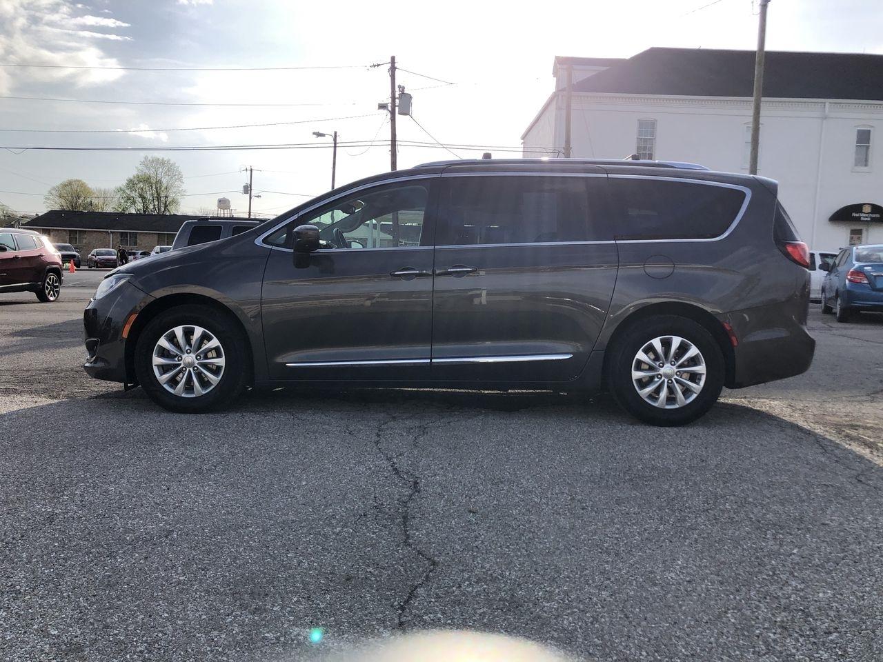 Chrysler Pacifica Touring L FWD 2018
