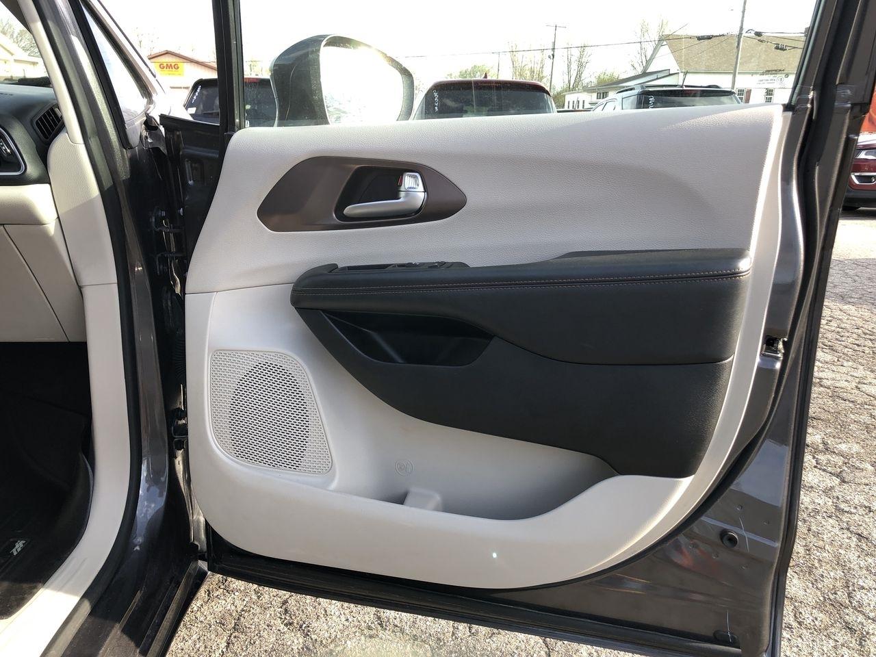 Chrysler Pacifica Touring L FWD 2018