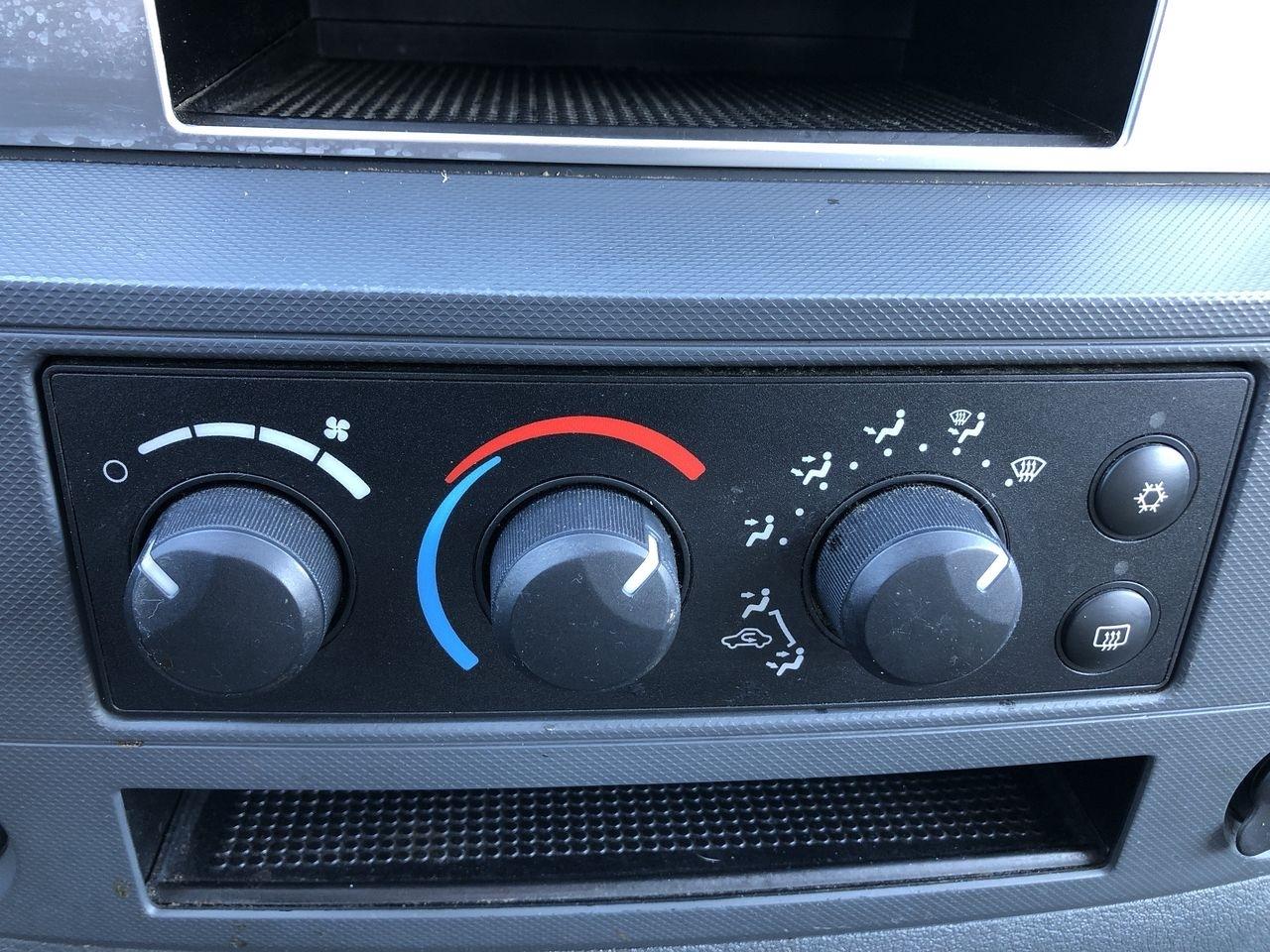 Dodge Ram 1500 4WD Quad Cab 140.5" SLT 2007