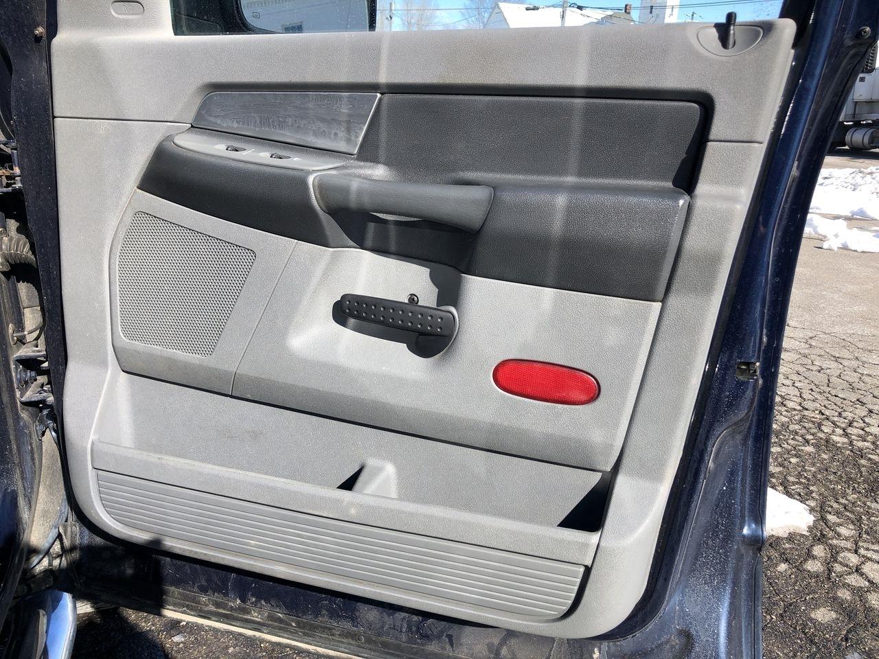 Dodge Ram 1500 4WD Quad Cab 140.5" SLT 2007