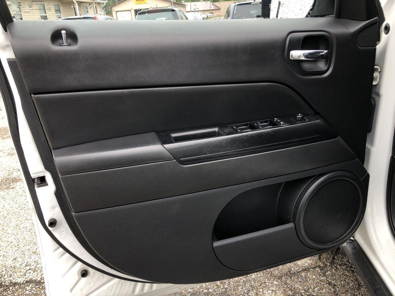 Jeep Patriot FWD 4dr High Altitude 2014