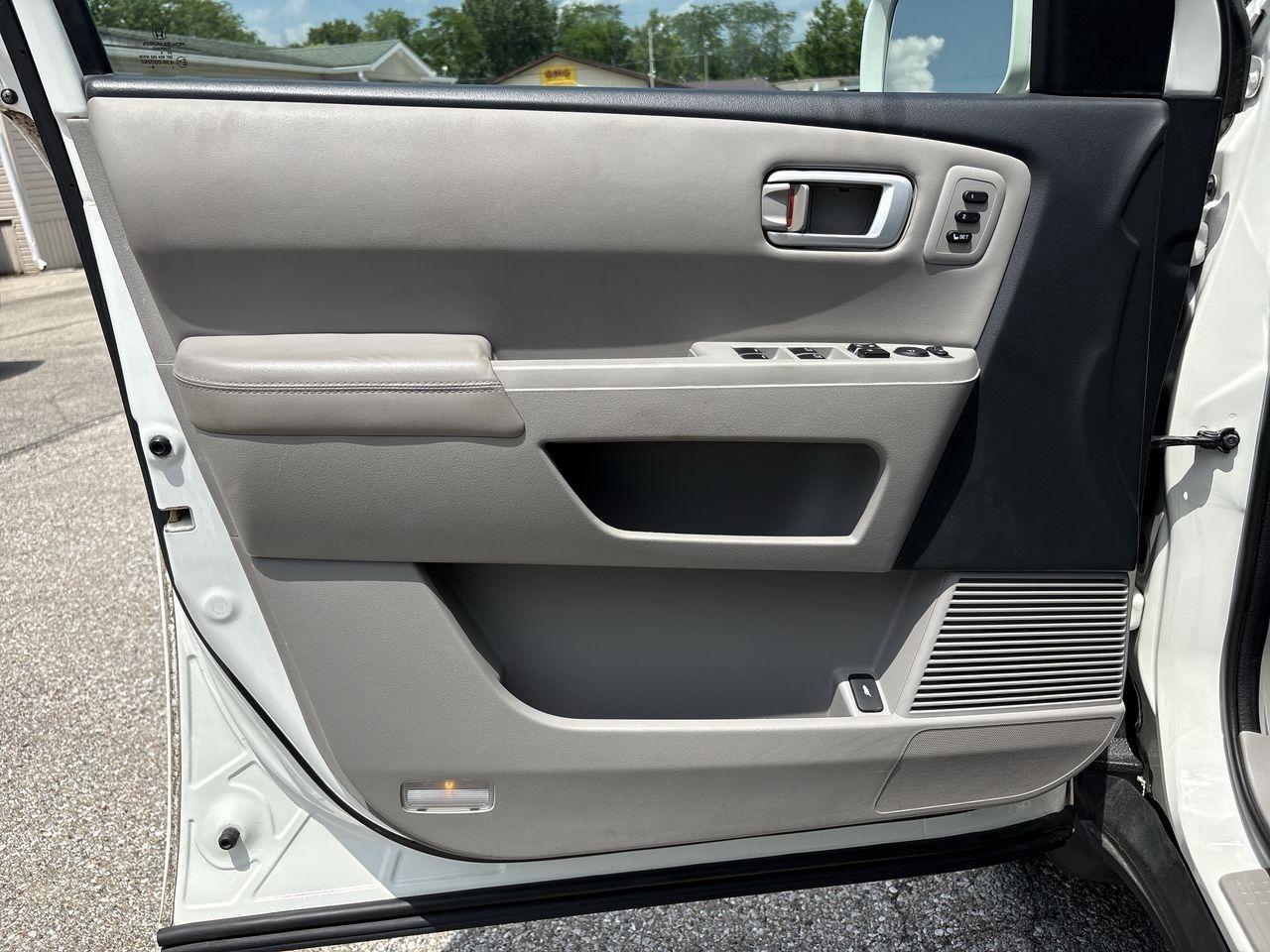 Honda Pilot 4WD 4dr Touring w/RES & Navi 2015