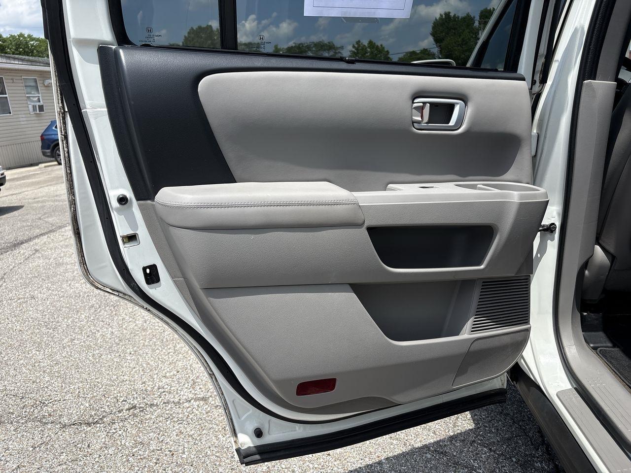 Honda Pilot 4WD 4dr Touring w/RES & Navi 2015