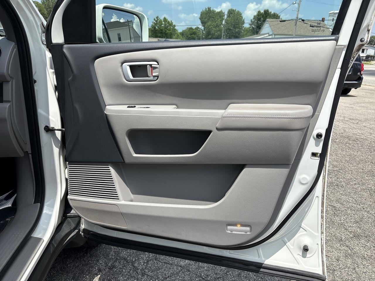Honda Pilot 4WD 4dr Touring w/RES & Navi 2015