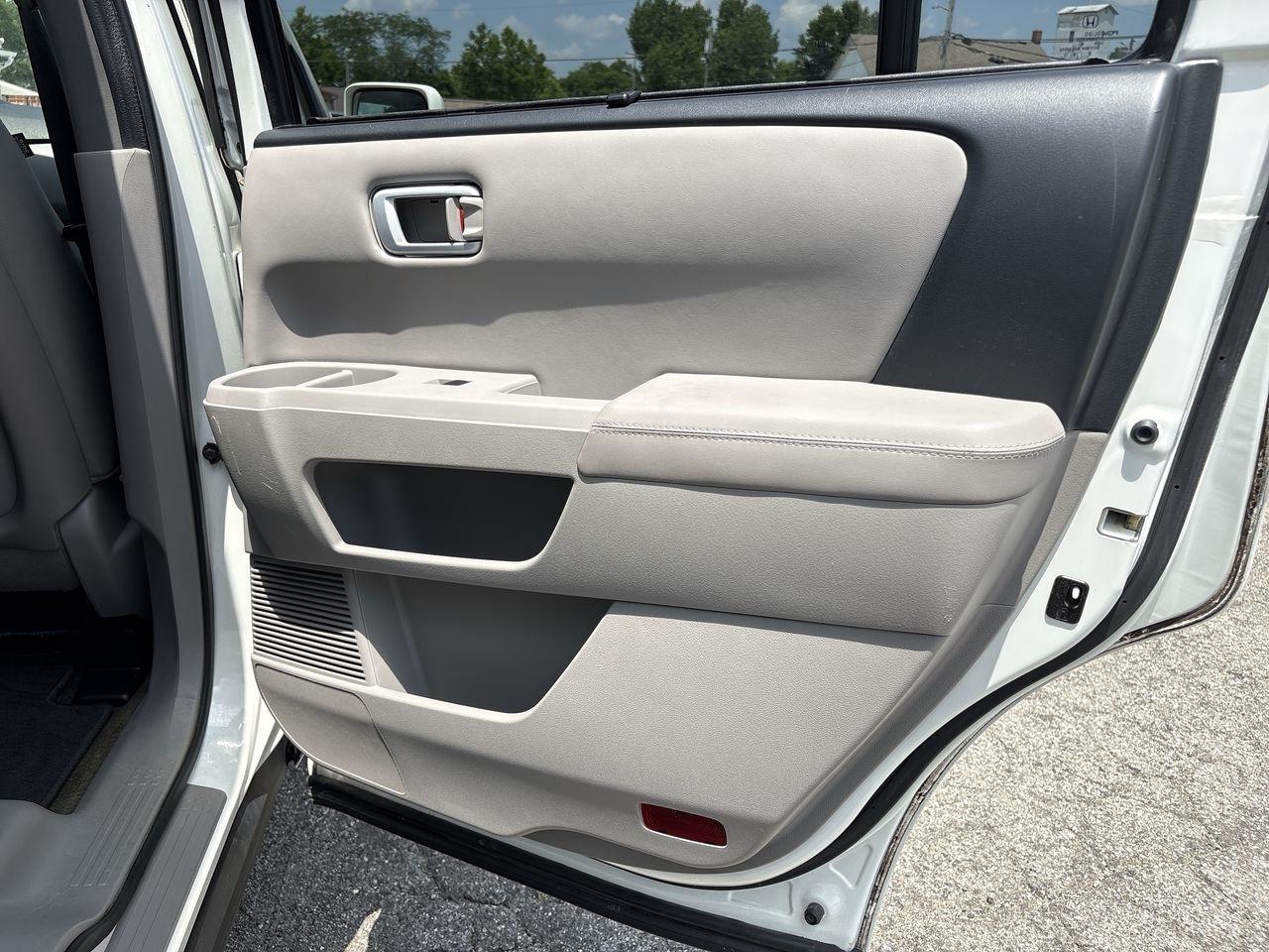 Honda Pilot 4WD 4dr Touring w/RES & Navi 2015