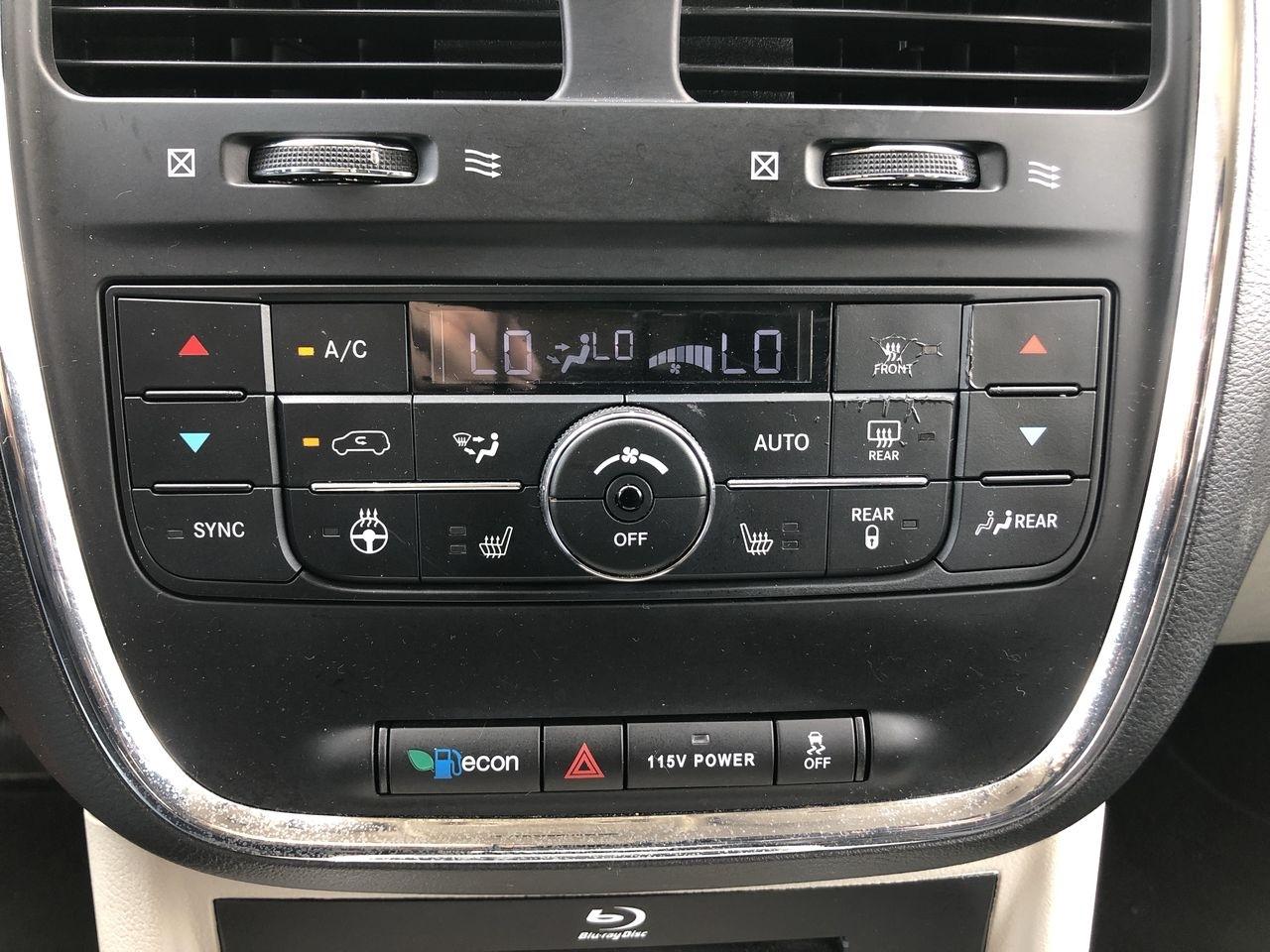 Chrysler Town & Country 4dr Wgn Limited 2015