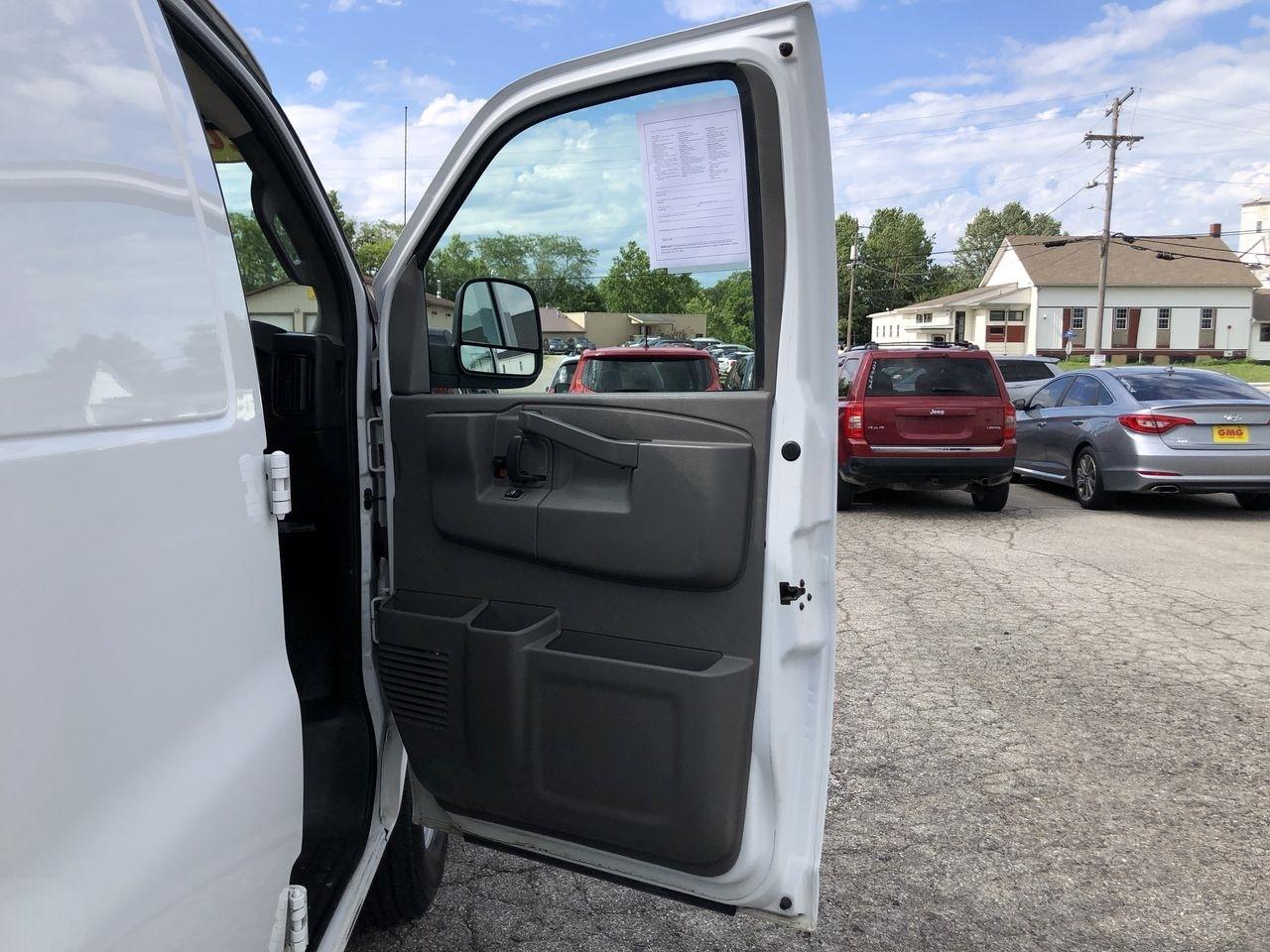 Chevrolet Express Cargo Van RWD 2500 135" 2019