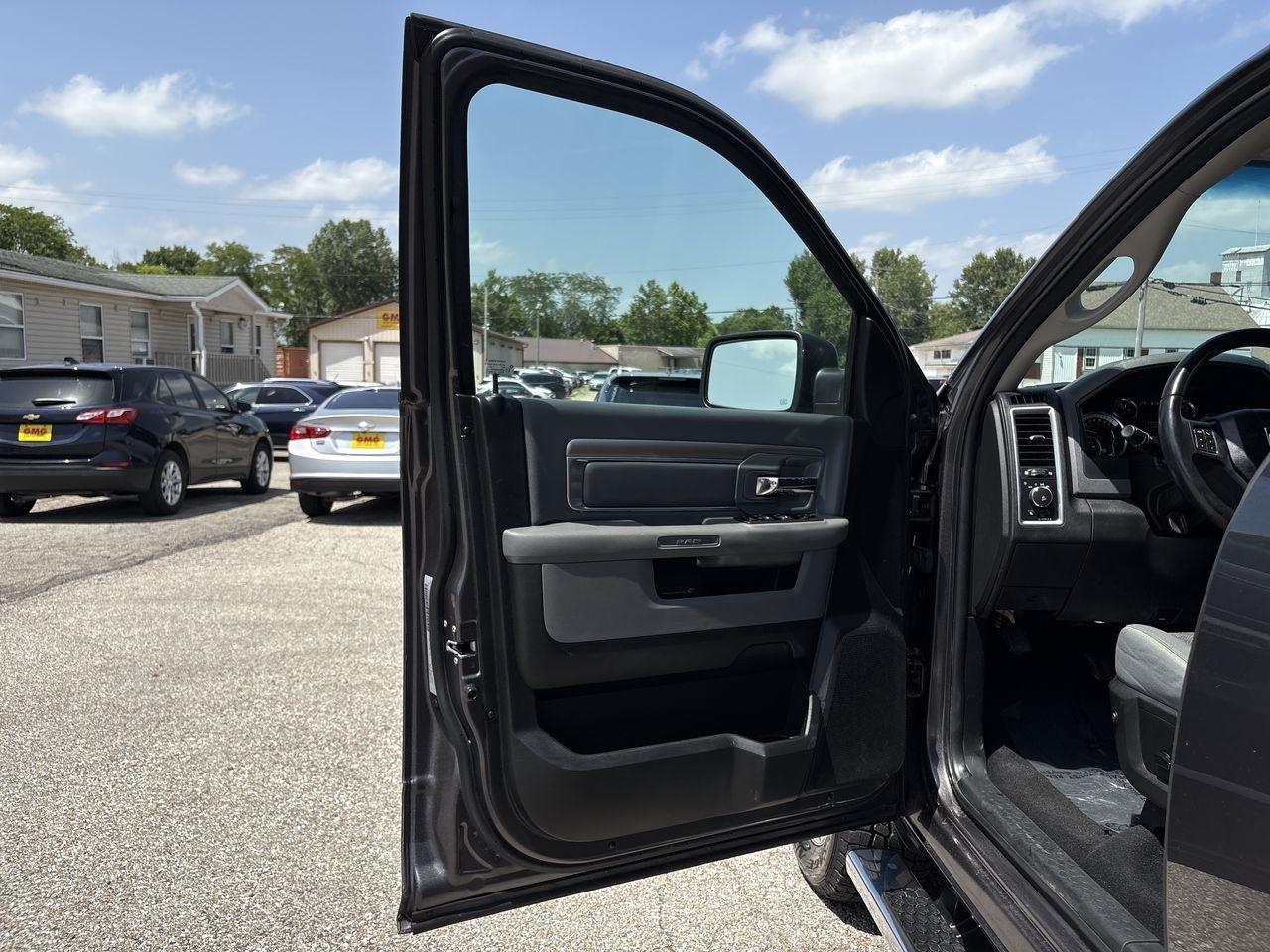 RAM 1500 Big Horn 4x4 Crew Cab 5'7" Box 2018