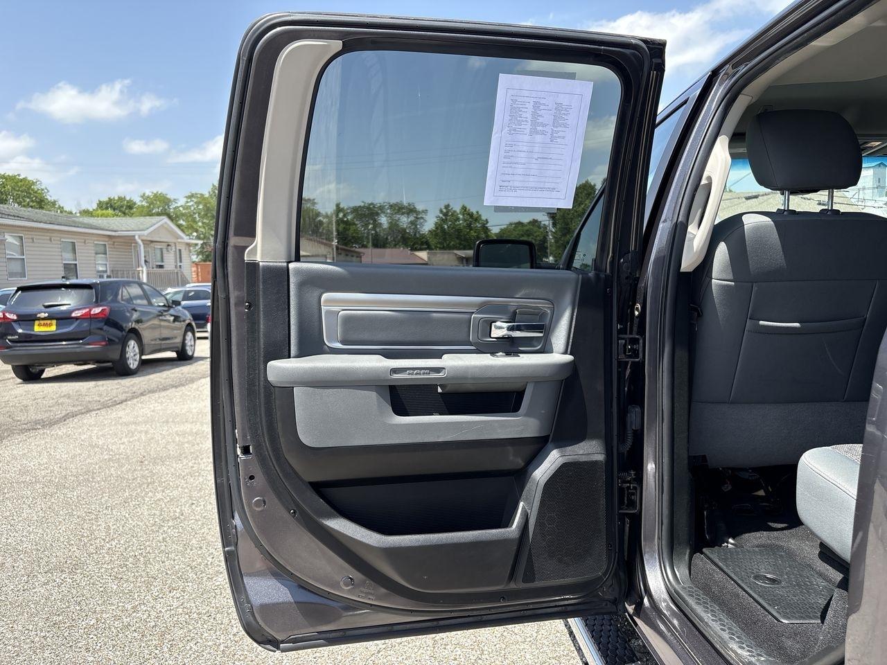 RAM 1500 Big Horn 4x4 Crew Cab 5'7" Box 2018