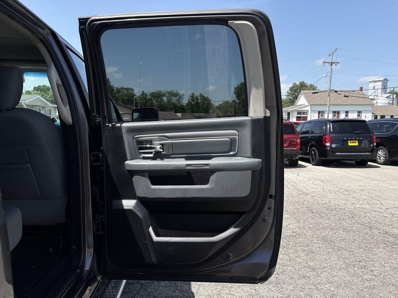 RAM 1500 Big Horn 4x4 Crew Cab 5'7" Box 2018