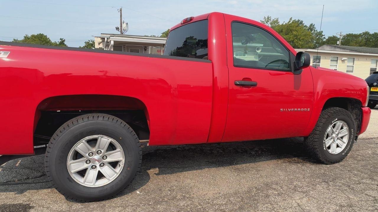 Chevrolet Silverado 1500 2WD Reg Cab 119.0" Work Truck 2009