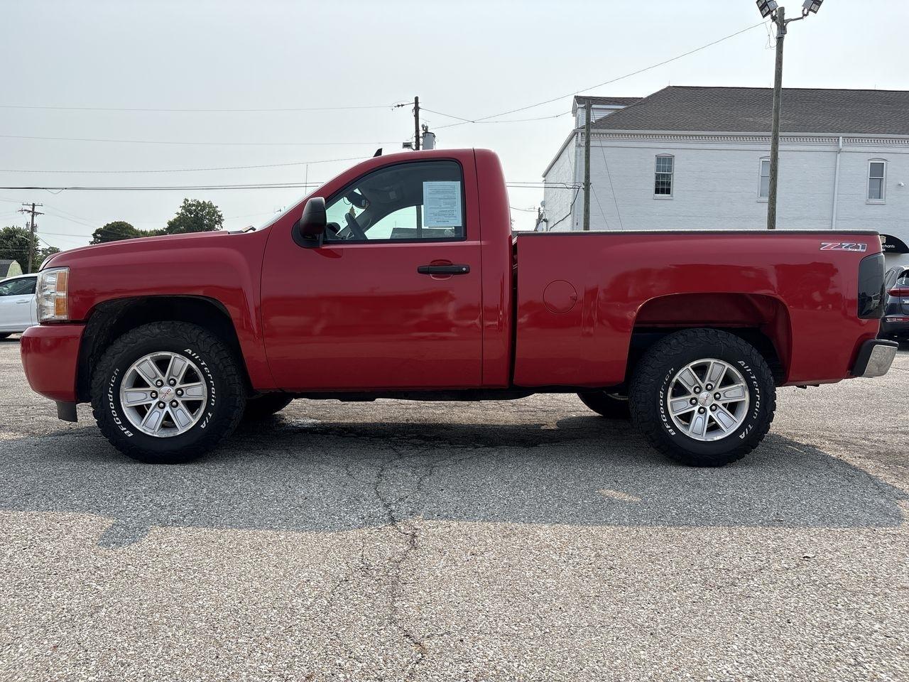 Chevrolet Silverado 1500 2WD Reg Cab 119.0" Work Truck 2009