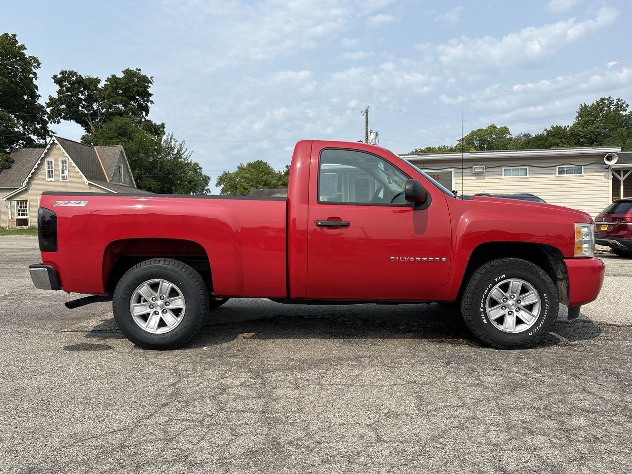 Chevrolet Silverado 1500 2WD Reg Cab 119.0" Work Truck 2009