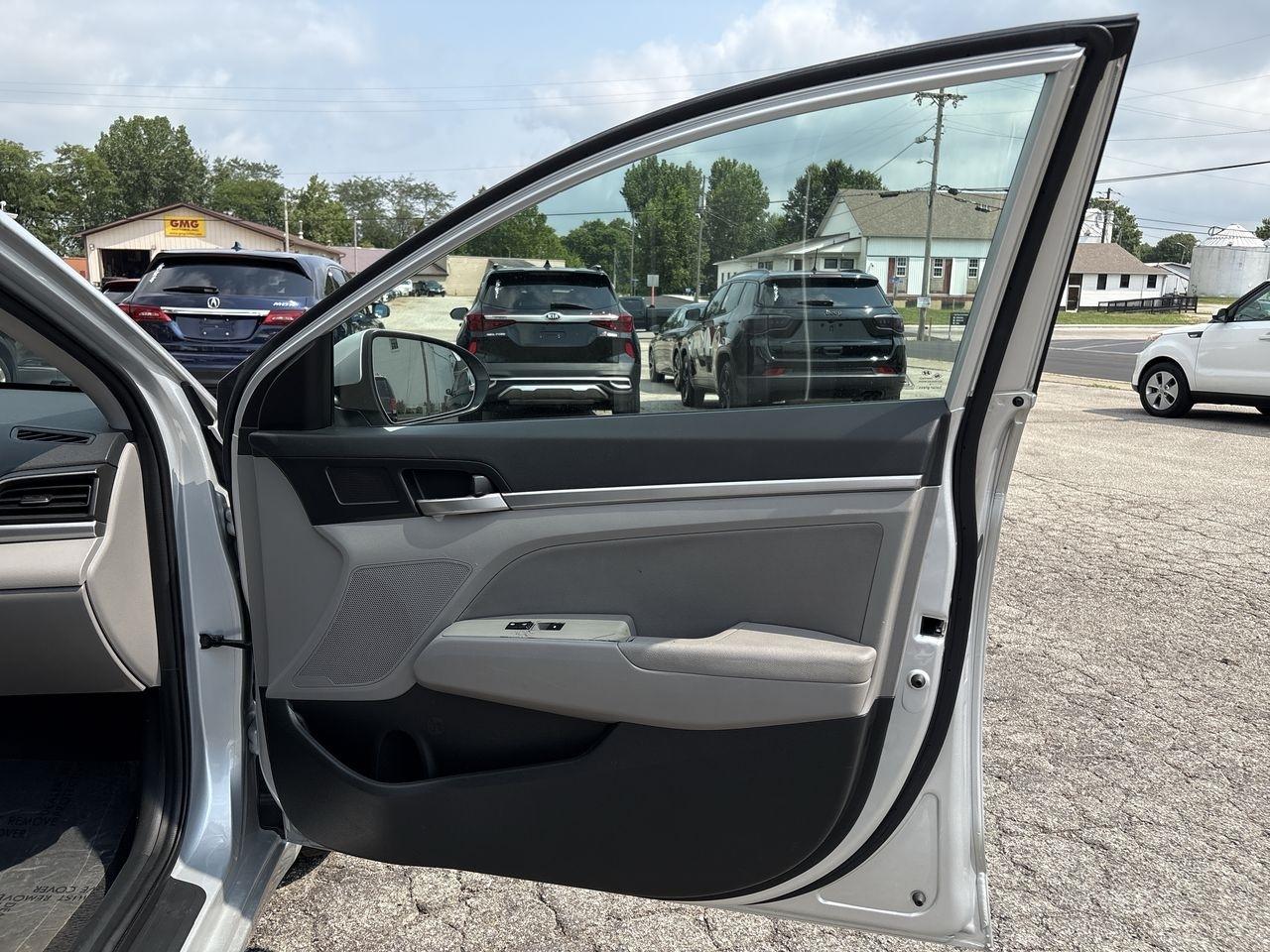 Hyundai Elantra SEL IVT 2020
