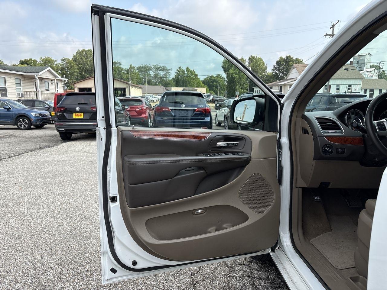 Chrysler Town & Country 4dr Wgn Touring 2015