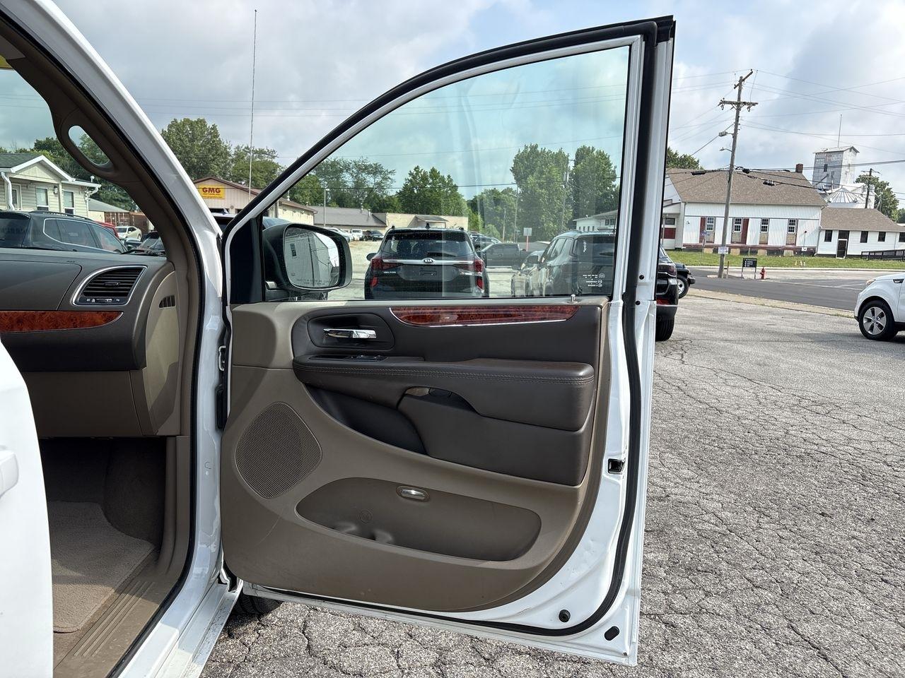 Chrysler Town & Country 4dr Wgn Touring 2015
