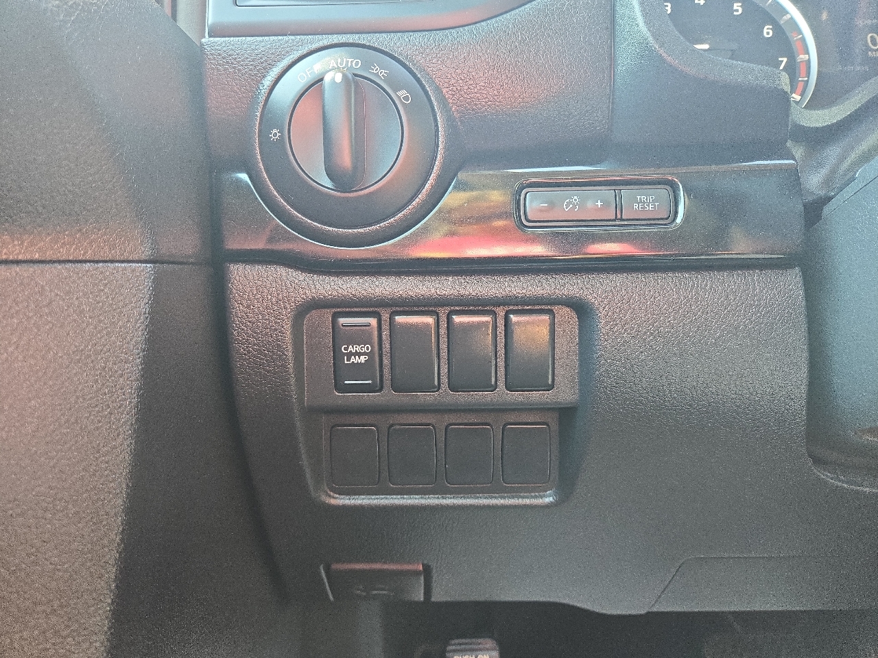 Nissan Titan S Crew Cab 4WD 2024 Nissan Titan S Crew Cab 4WD 2024