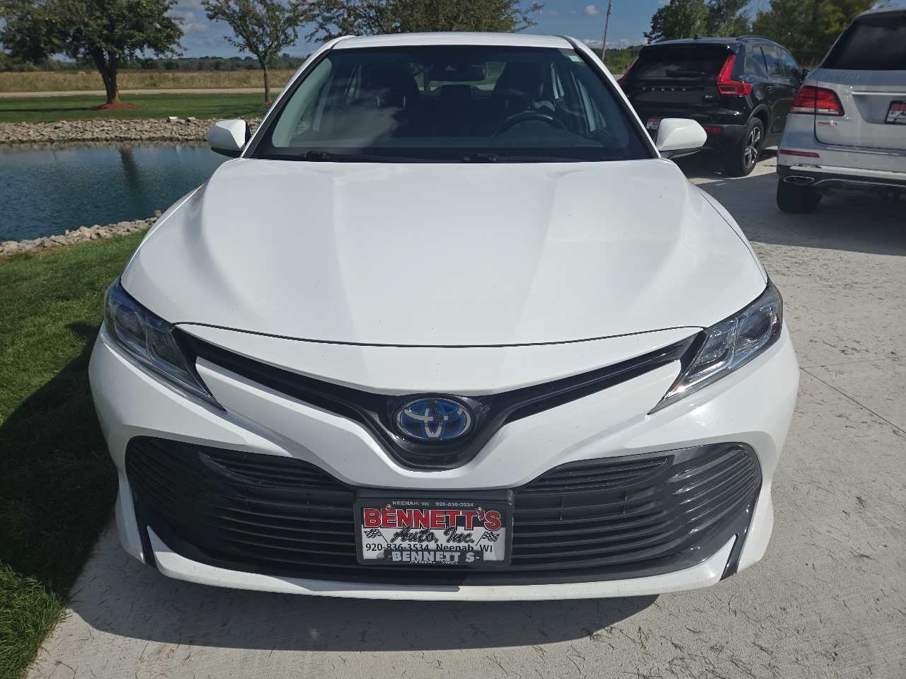 2020 Toyota Camry Hybrid LE photo 2