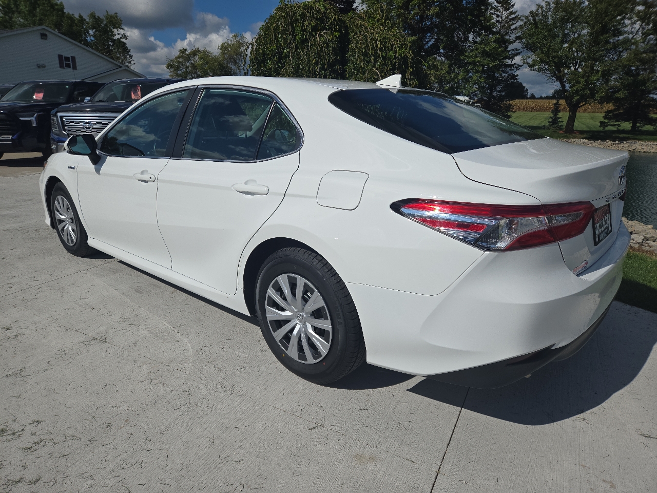 2020 Toyota Camry Hybrid LE photo 6