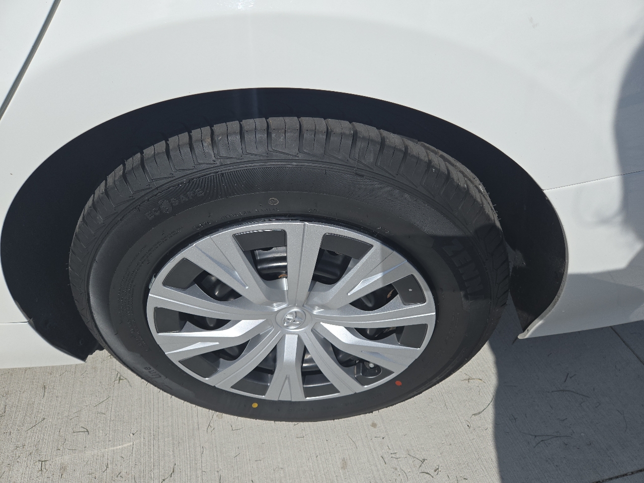 2020 Toyota Camry Hybrid LE photo 7