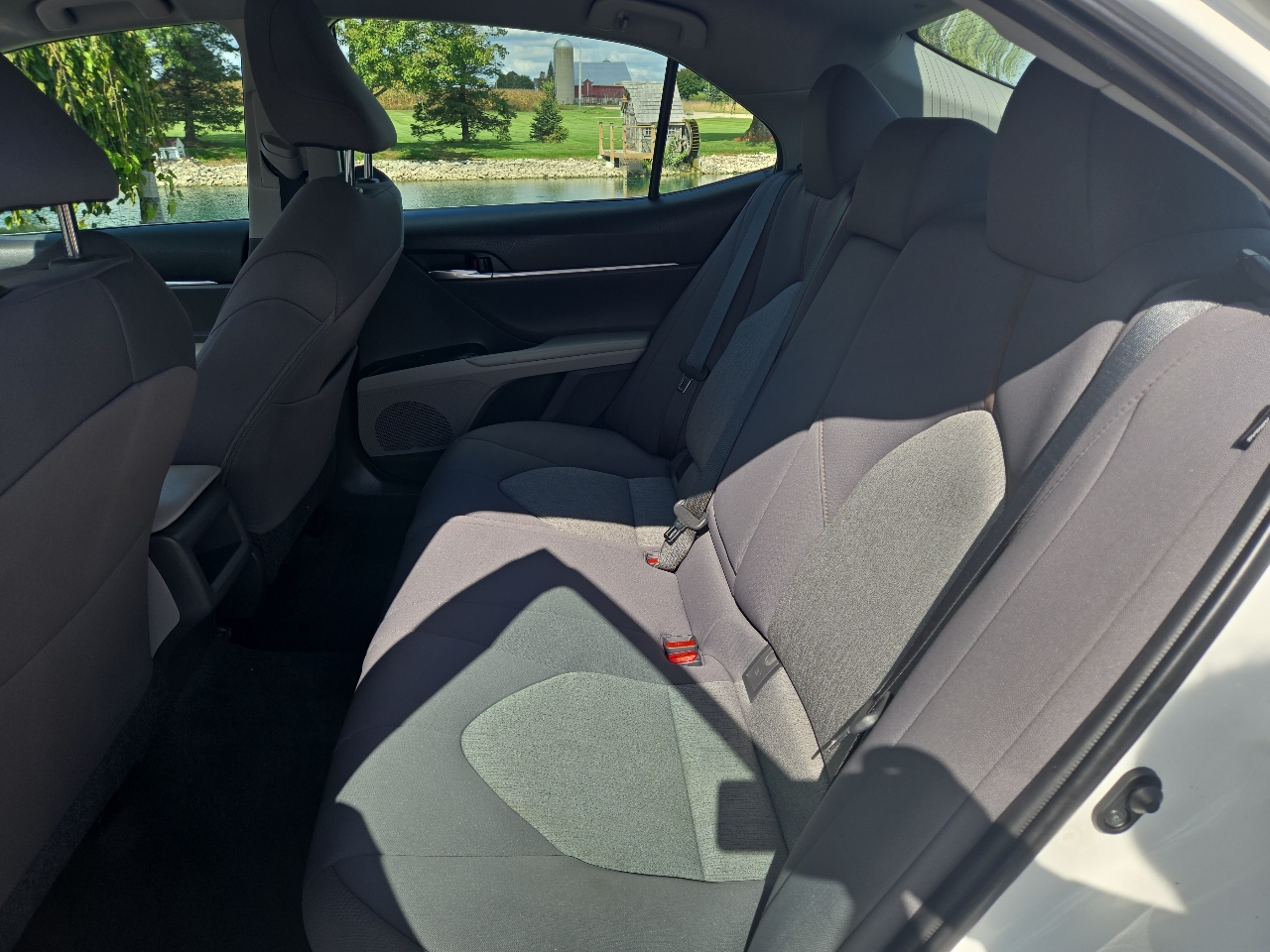 2020 Toyota Camry Hybrid LE photo 8