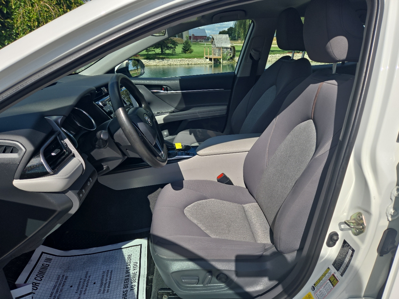 2020 Toyota Camry Hybrid LE photo 10