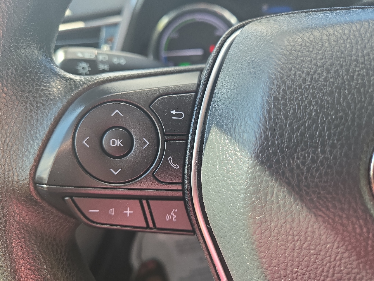 2020 Toyota Camry Hybrid LE photo 13