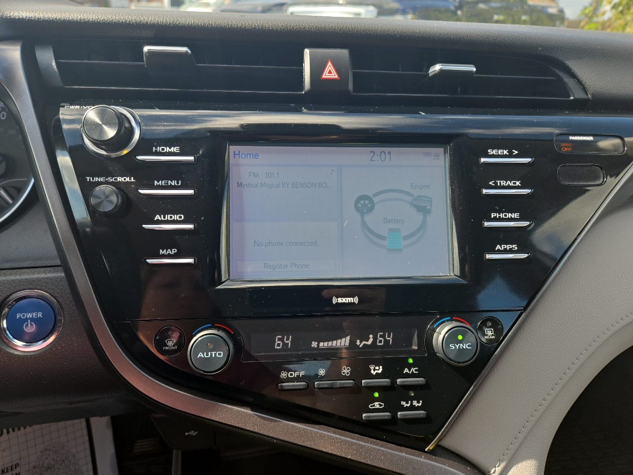 2020 Toyota Camry Hybrid LE photo 15