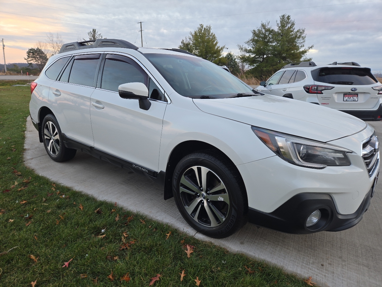 2019 Subaru Outback 3.6R Limited photo 2