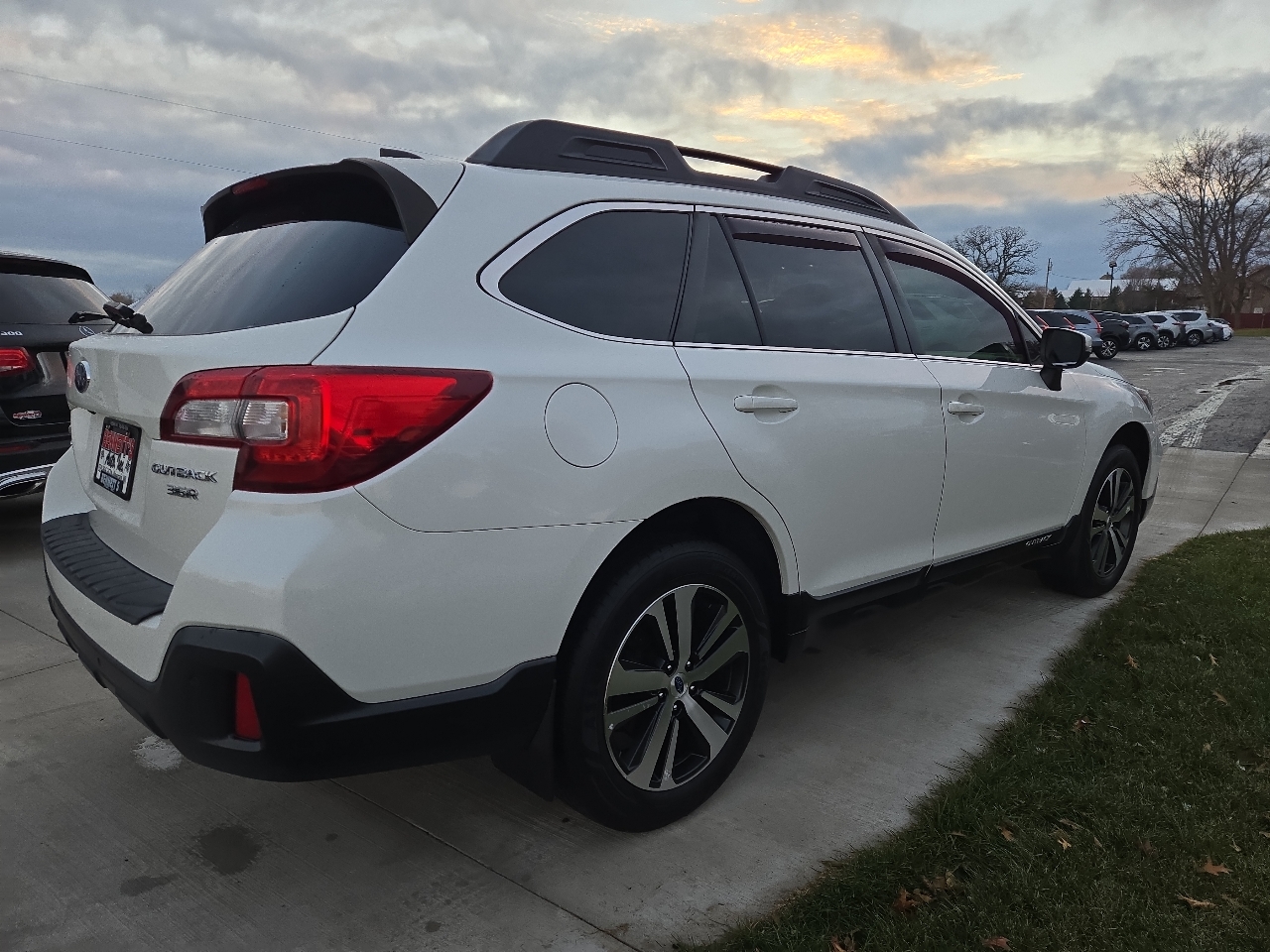2019 Subaru Outback 3.6R Limited photo 3