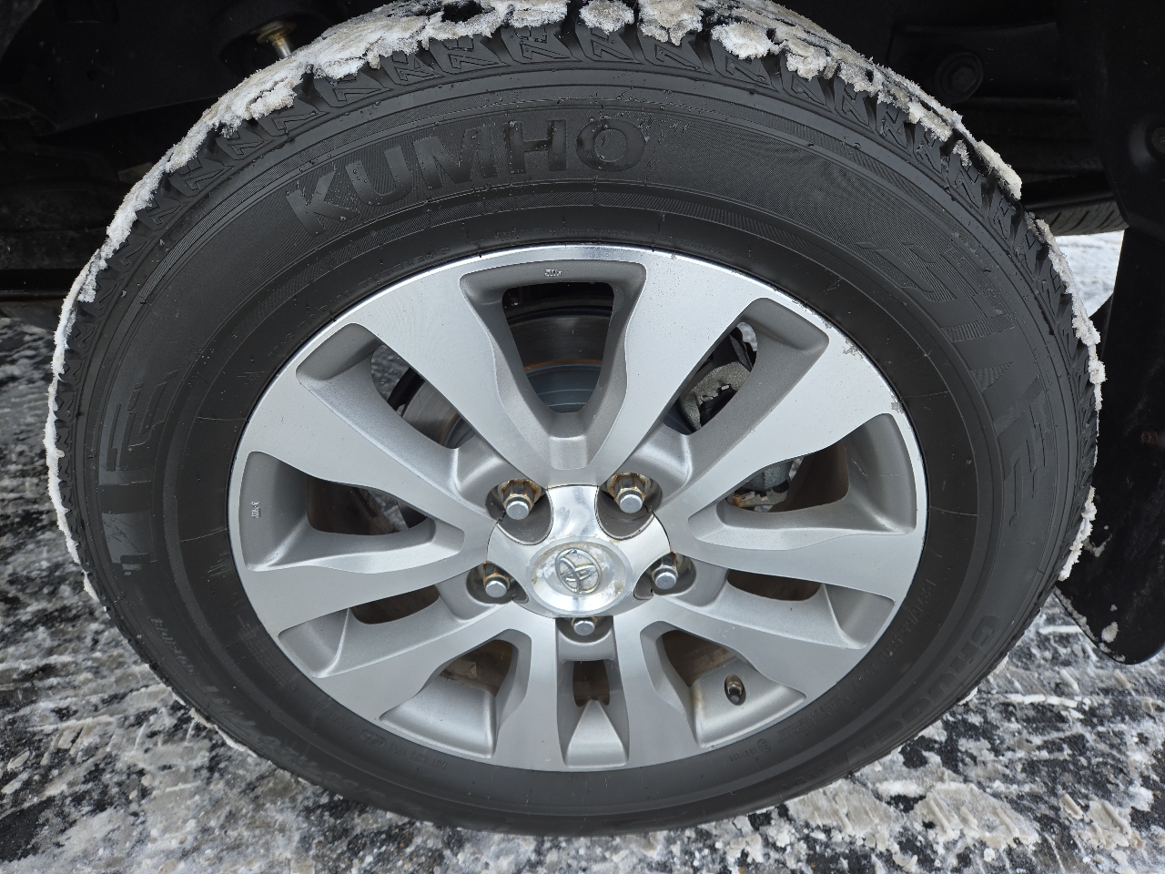 Toyota Tundra Limited 5.7L CrewMax 4WD 2011