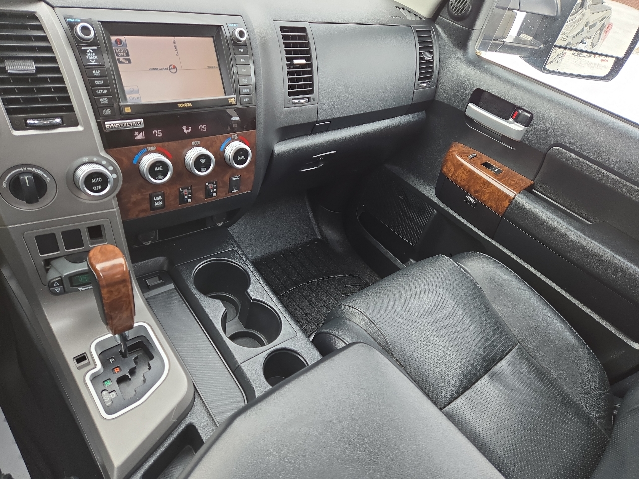 Toyota Tundra Limited 5.7L CrewMax 4WD 2011