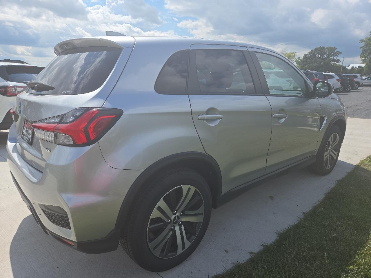 Mitsubishi Outlander Sport 2.0 ES 4WD 2024