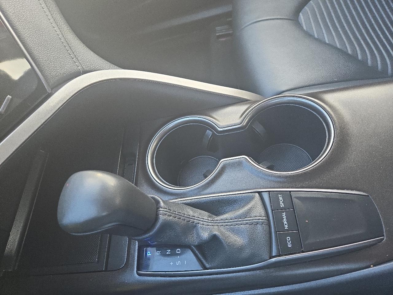 Toyota Camry SE 2024