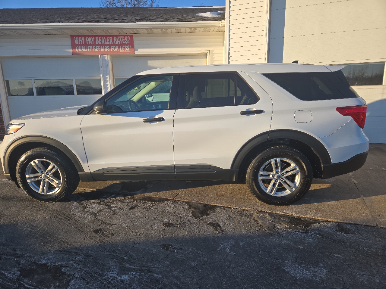 Ford Explorer Base AWD 2022