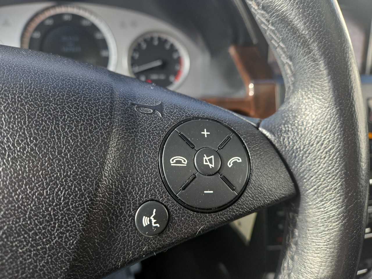 Mercedes-Benz GLK-Class GLK350 4MATIC 2010