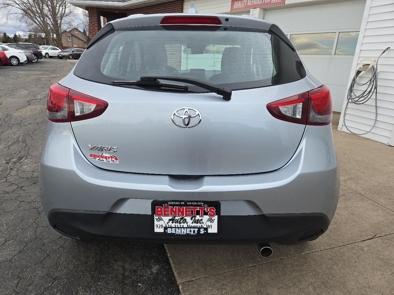 Toyota Yaris LE Hatchback 2020